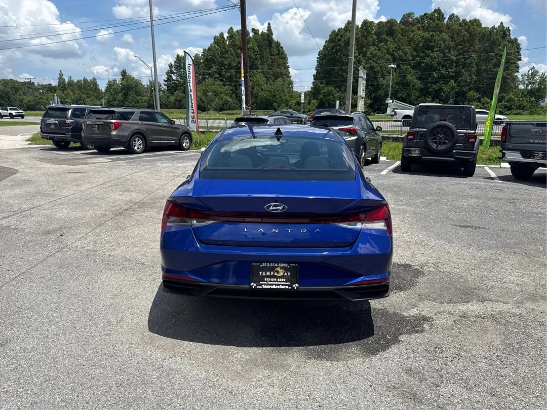 Used 2021 Hyundai Elantra SE FWD image 6