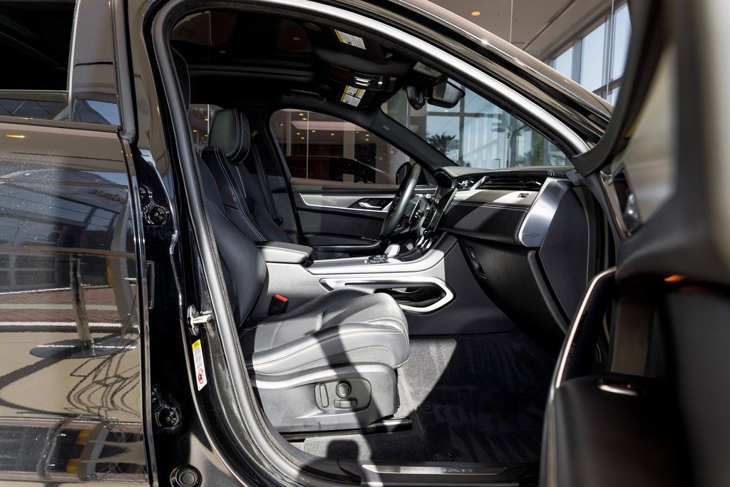 Used 2025 Jaguar F-PACE R-Dynamic S image 41