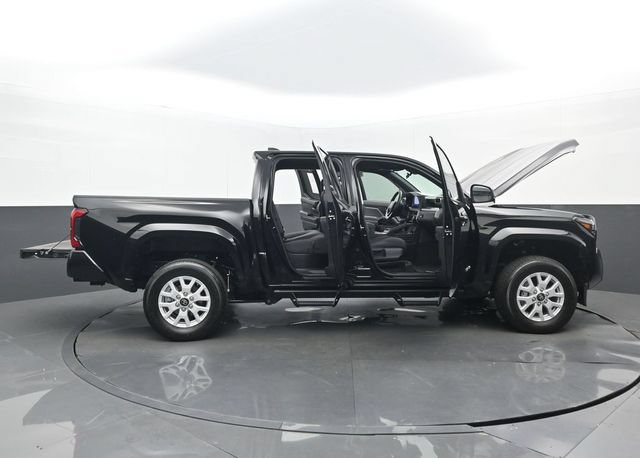 Used 2024 Toyota Tacoma SR5 AWD/4WD image 30