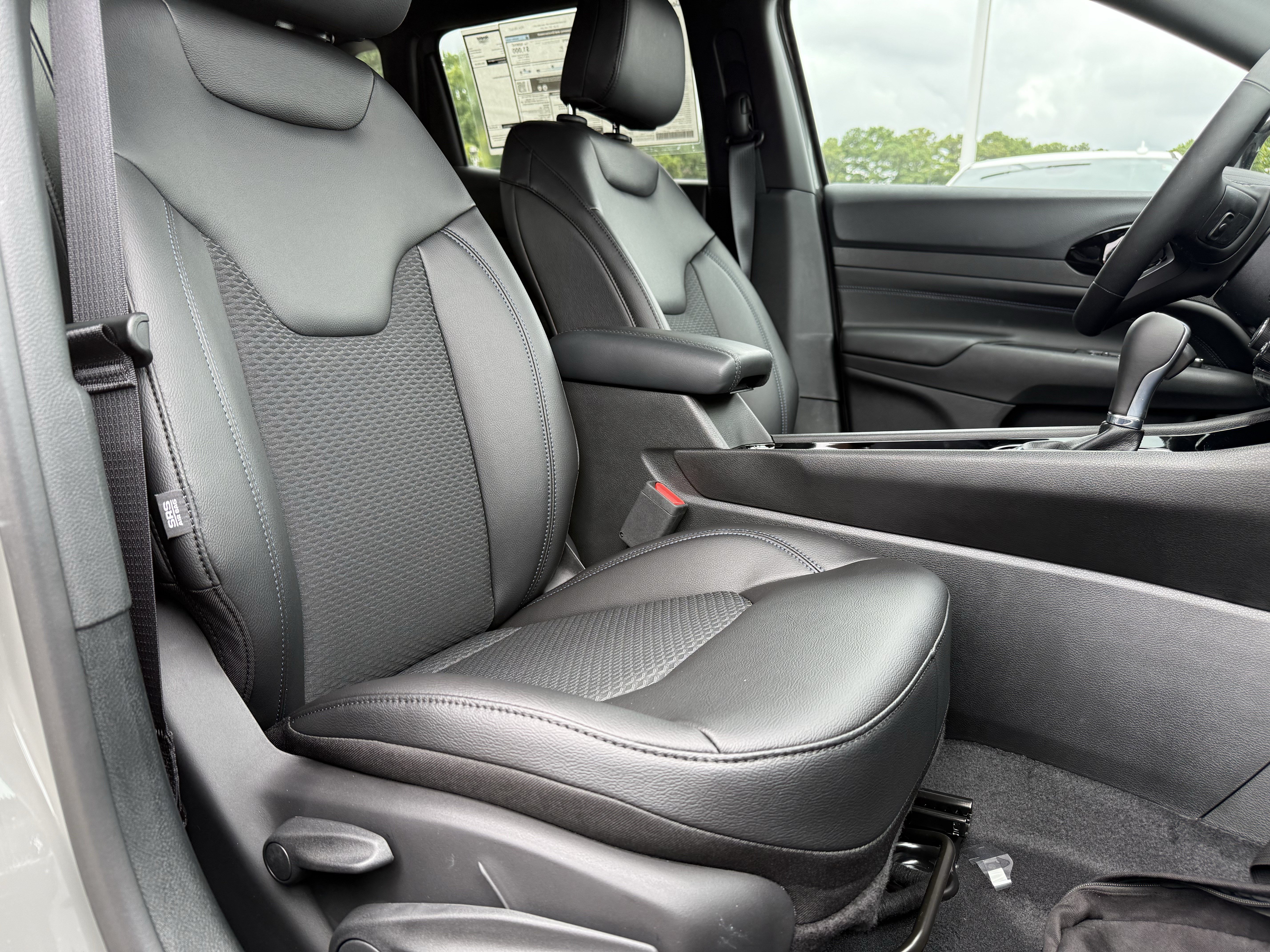 New 2026 Jeep Compass Latitude AWD/4WD image 32