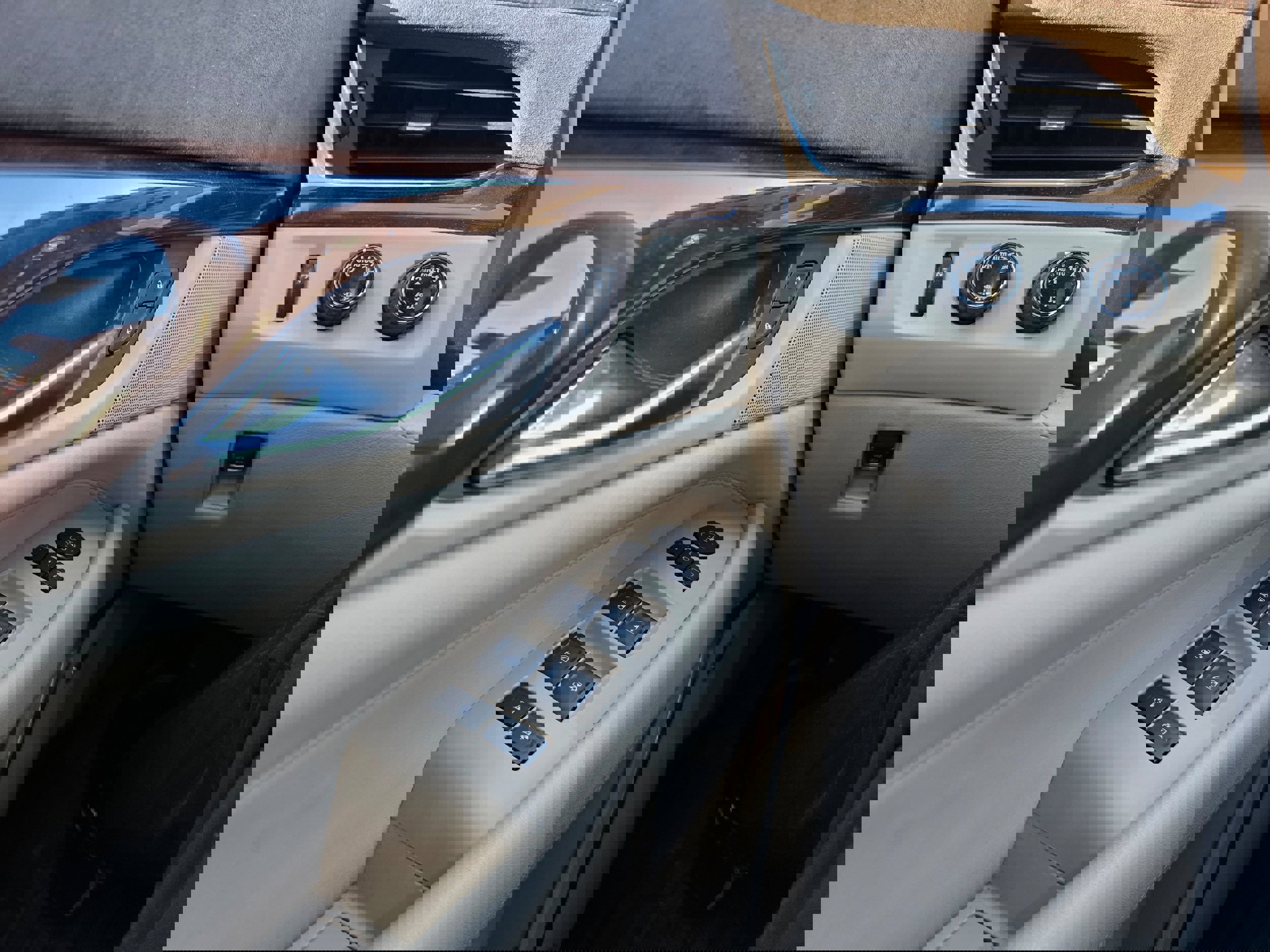 Used 2017 Cadillac Escalade Premium Luxury image 17