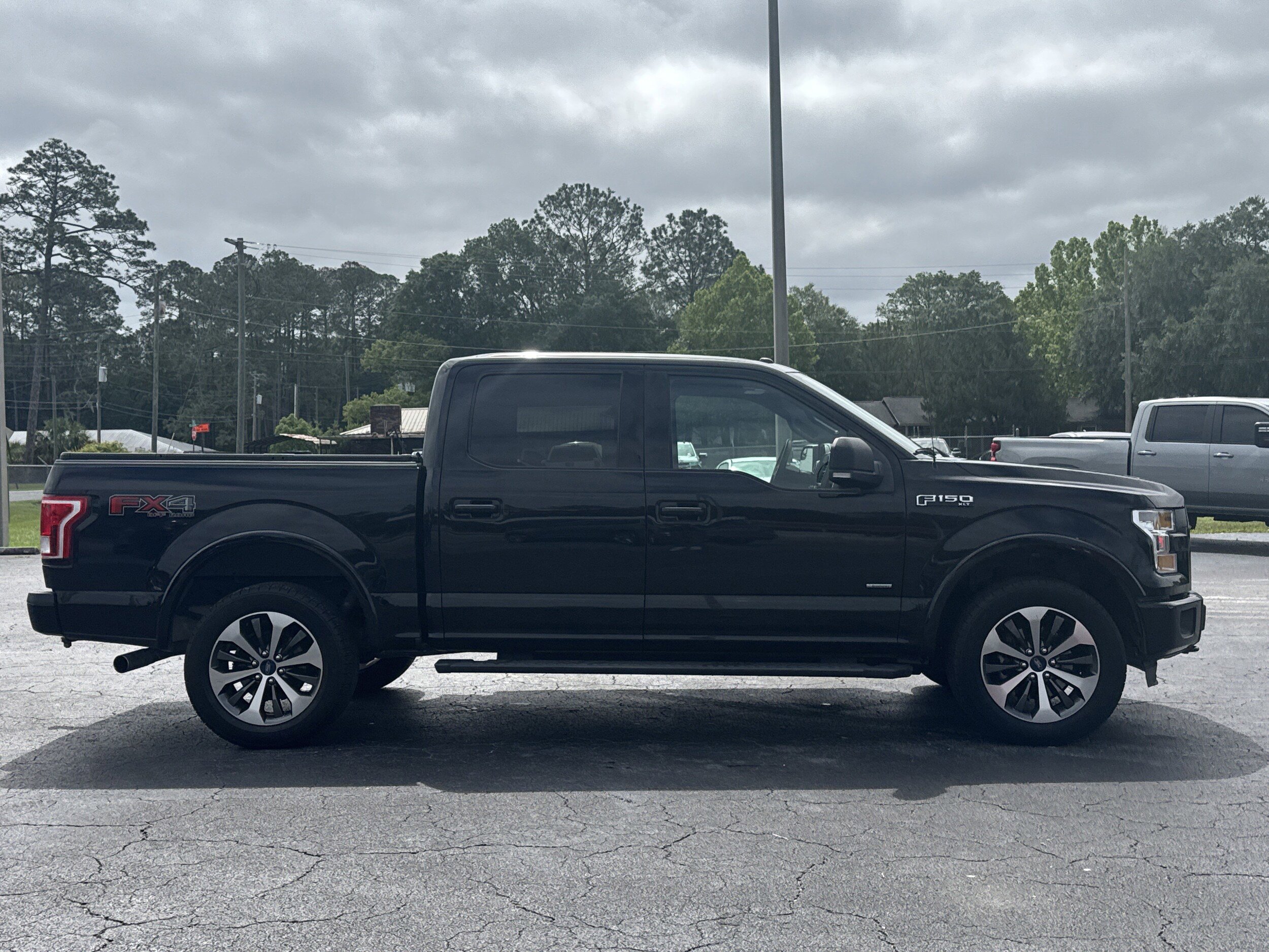 Used 2016 Ford F150 XLT w/ Equipment Group 302A Luxury AWD/4WD image 9