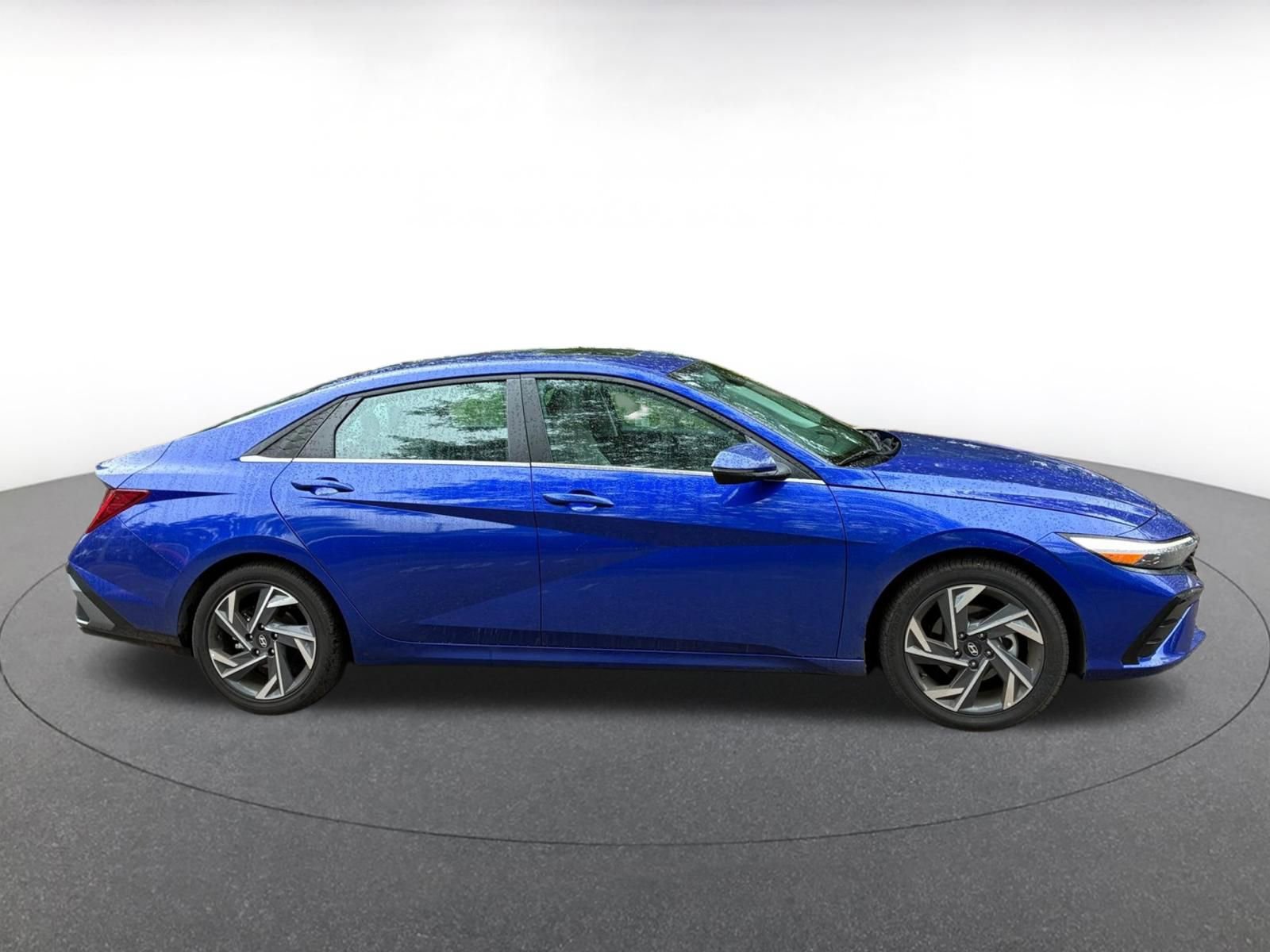 Used 2025 Hyundai Elantra Limited FWD image 8