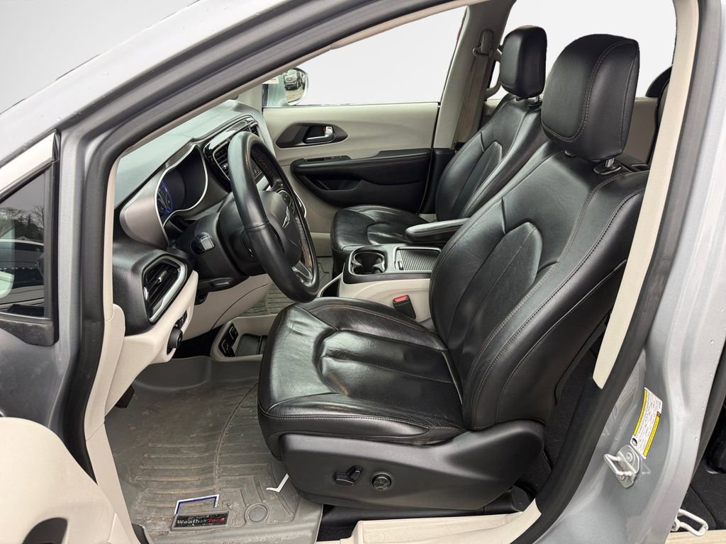 Used 2020 Chrysler Pacifica Touring-L Plus w/ Tire & Wheel Group image 12