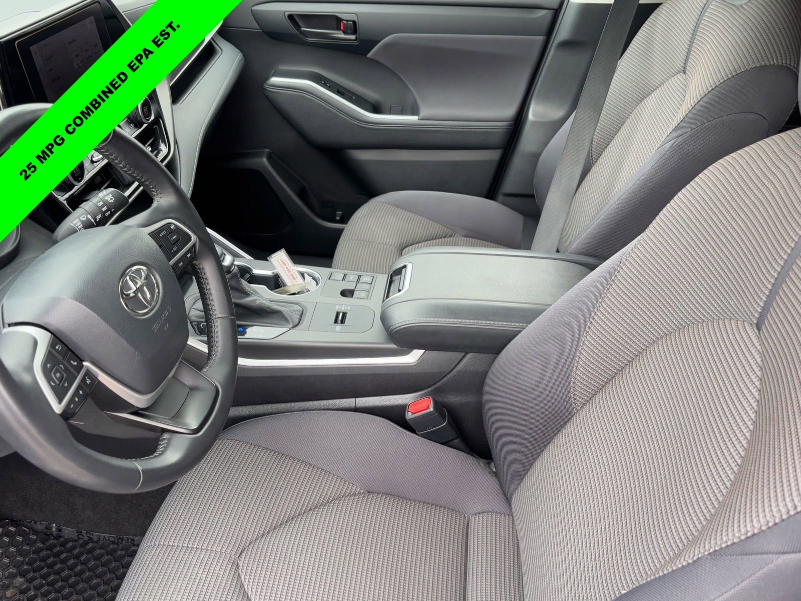 Used 2024 Toyota Highlander LE image 17