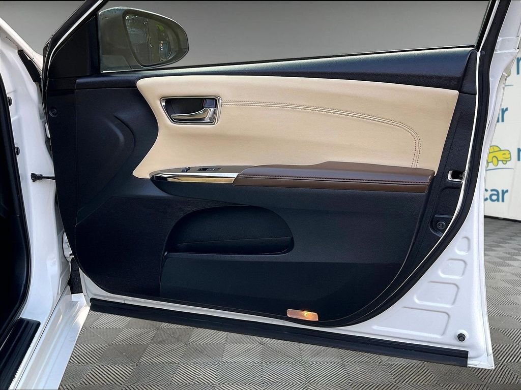Used 2013 Toyota Avalon XLE FWD image 12