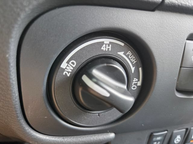 Used 2026 Nissan Frontier PRO-4X AWD/4WD image 25