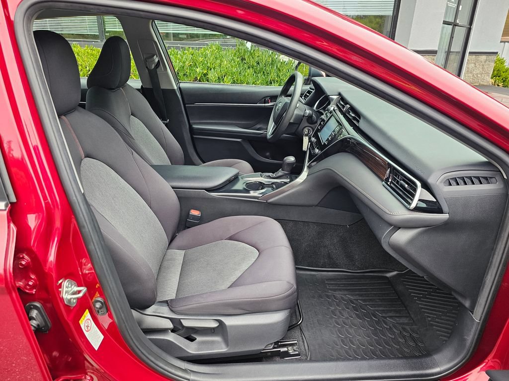 Used 2018 Toyota Camry LE FWD image 11
