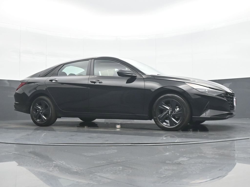 Used 2023 Hyundai Elantra SEL w/ Cargo Package image 32