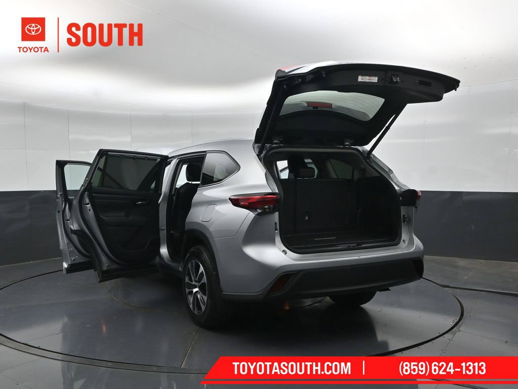 Used 2023 Toyota Highlander XLE AWD/4WD image 59