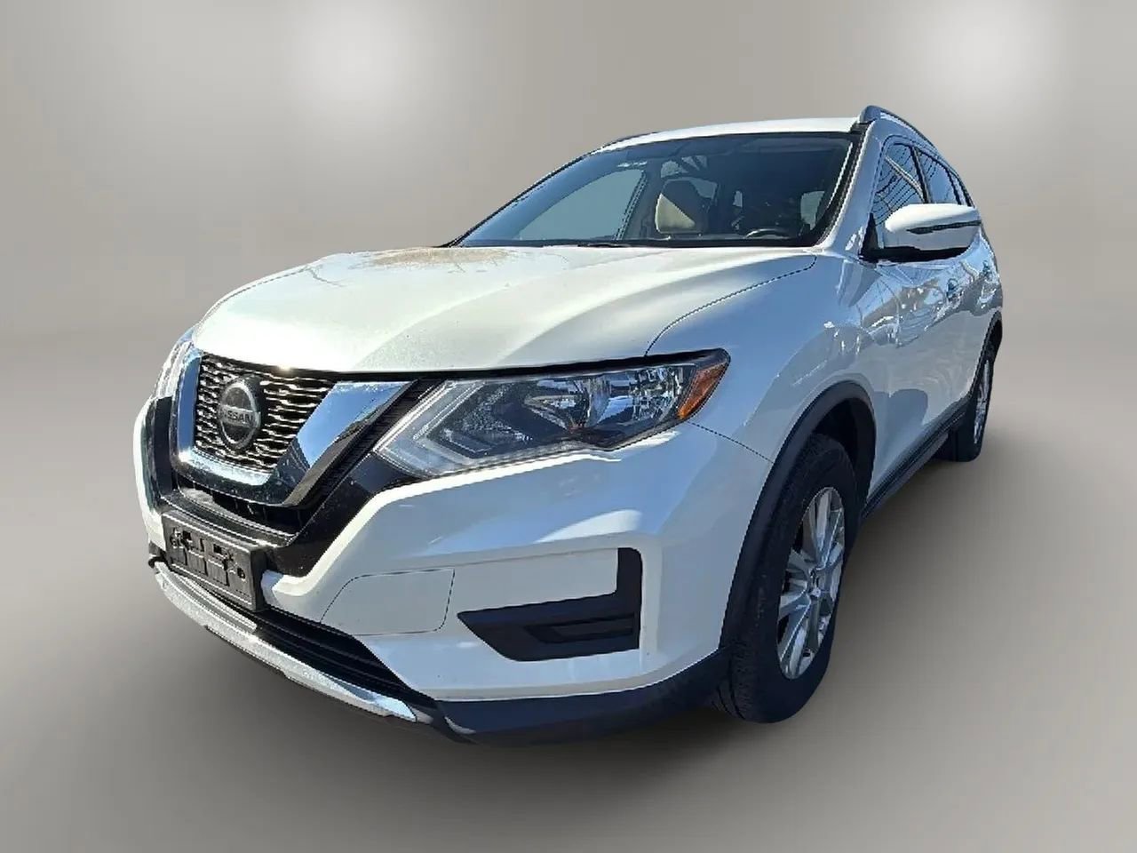 Used 2018 Nissan Rogue SV image 1
