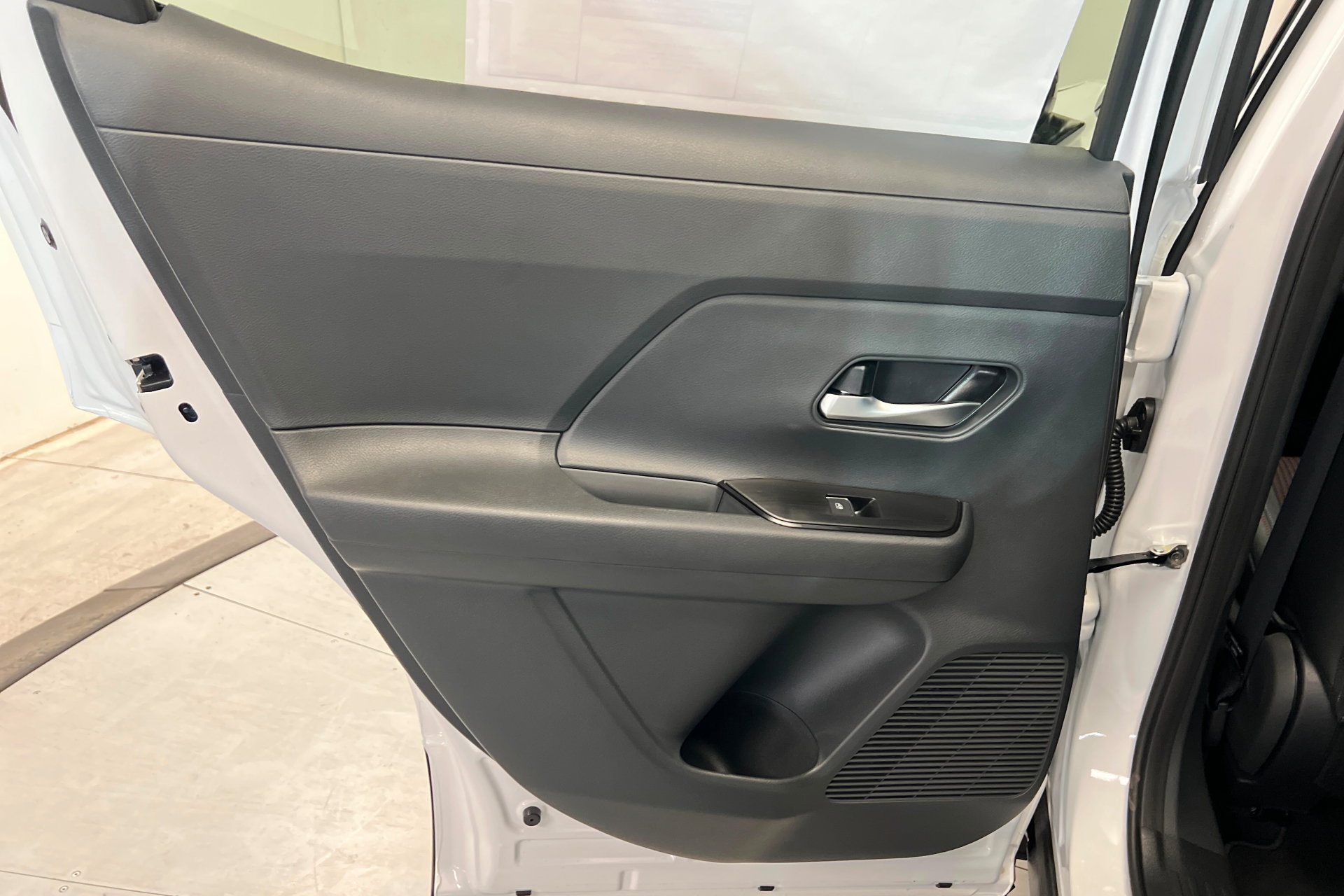 New 2026 Nissan Kicks SR w/ SR Premium Package AWD/4WD image 18