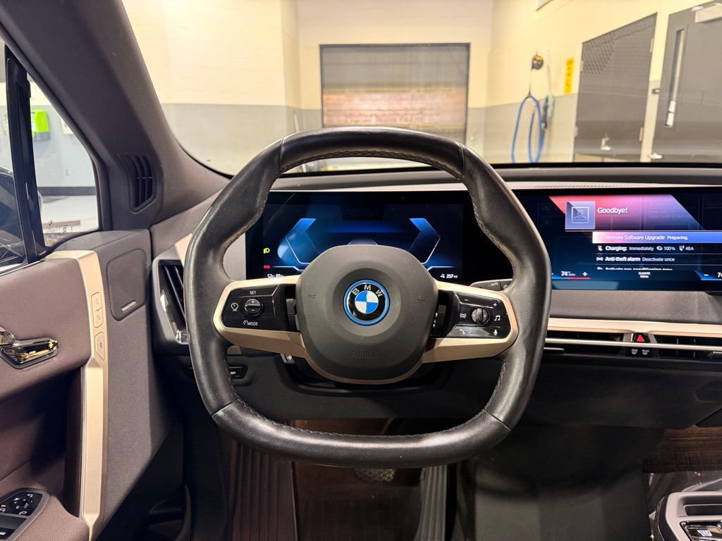 Used 2023 BMW iX xDrive50 w/ Premium Package AWD/4WD image 22