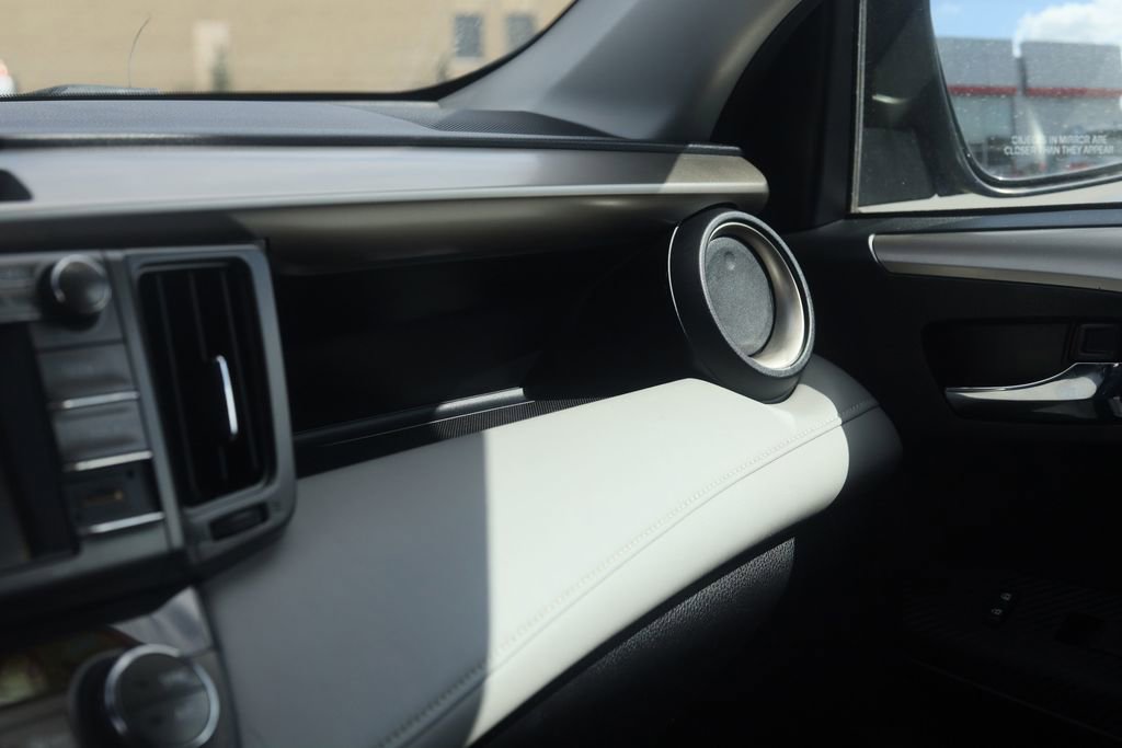 Used 2015 Toyota RAV4 Limited image 29