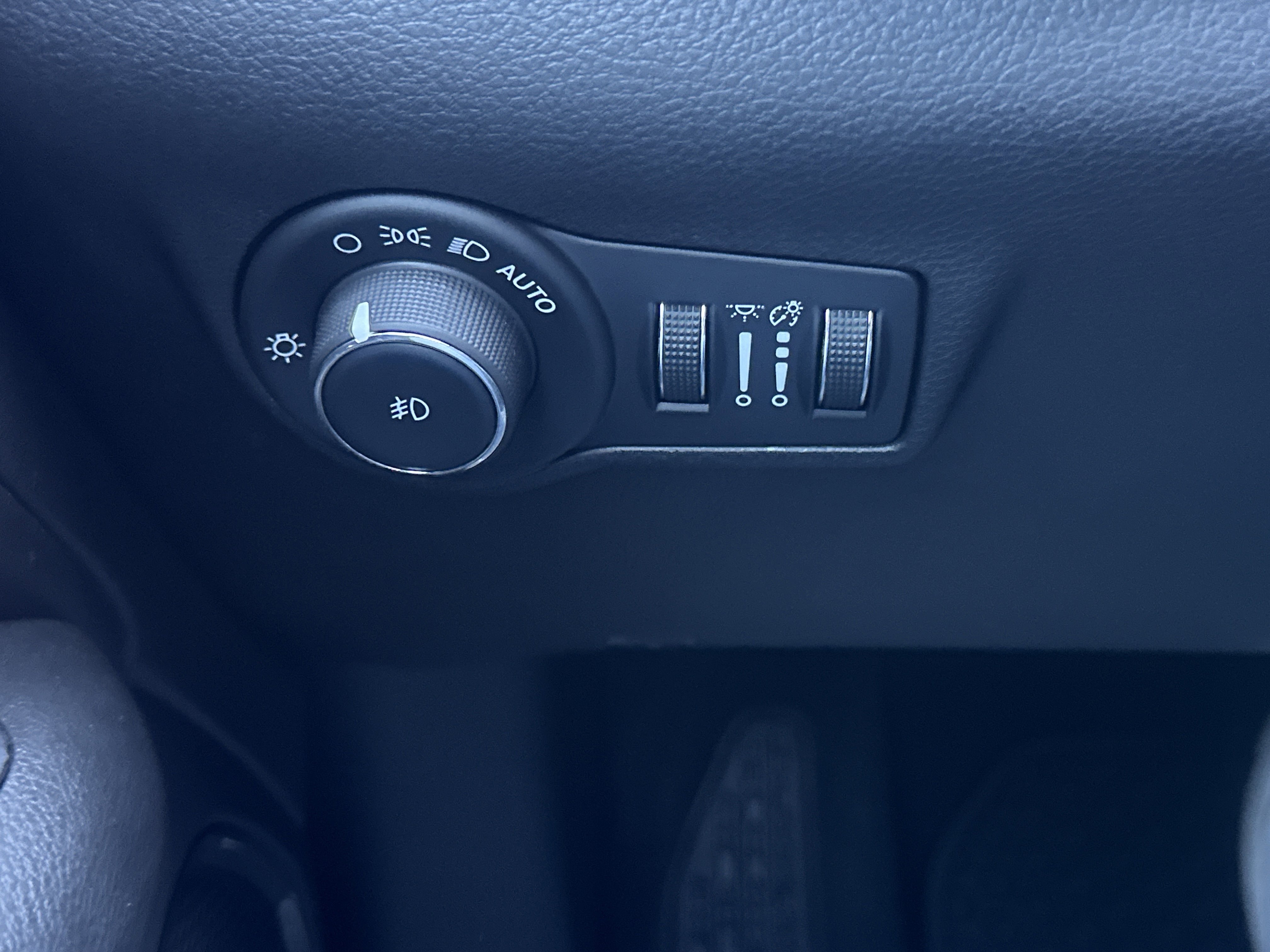 Used 2024 Jeep Compass Latitude w/ Convenience Group image 15