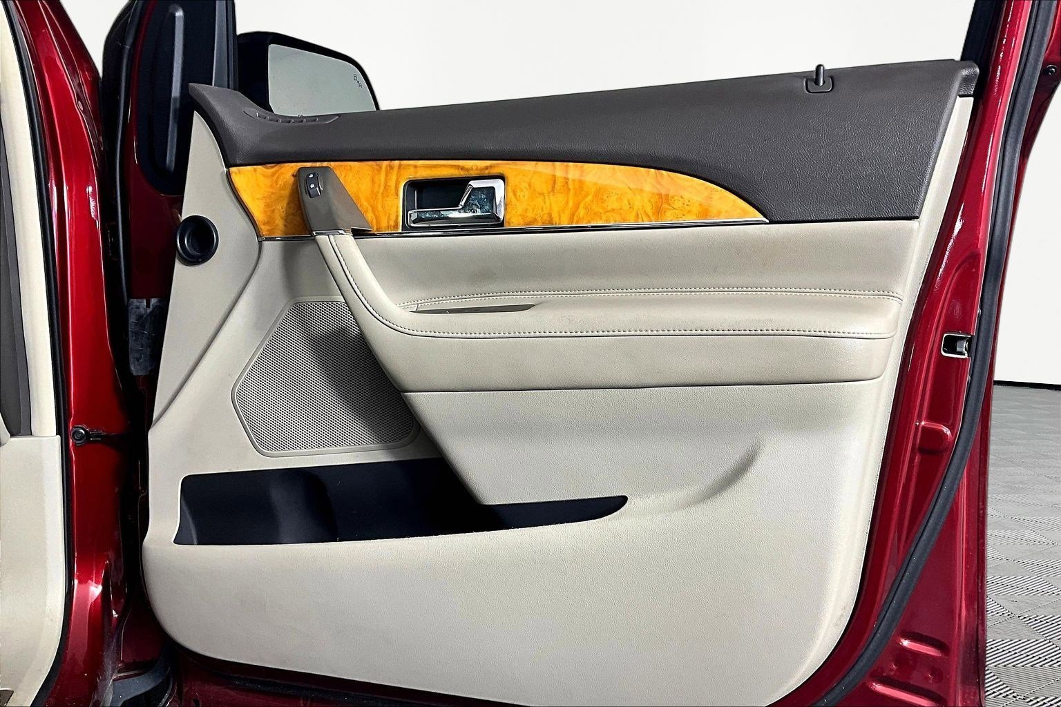 Used 2013 Lincoln MKX FWD image 26