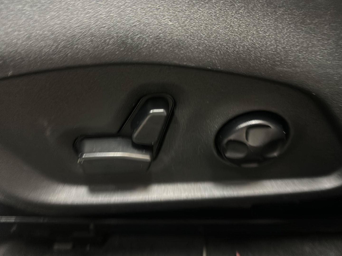 Used 2018 Jeep Compass Latitude w/ Popular Equipment Group AWD/4WD image 16