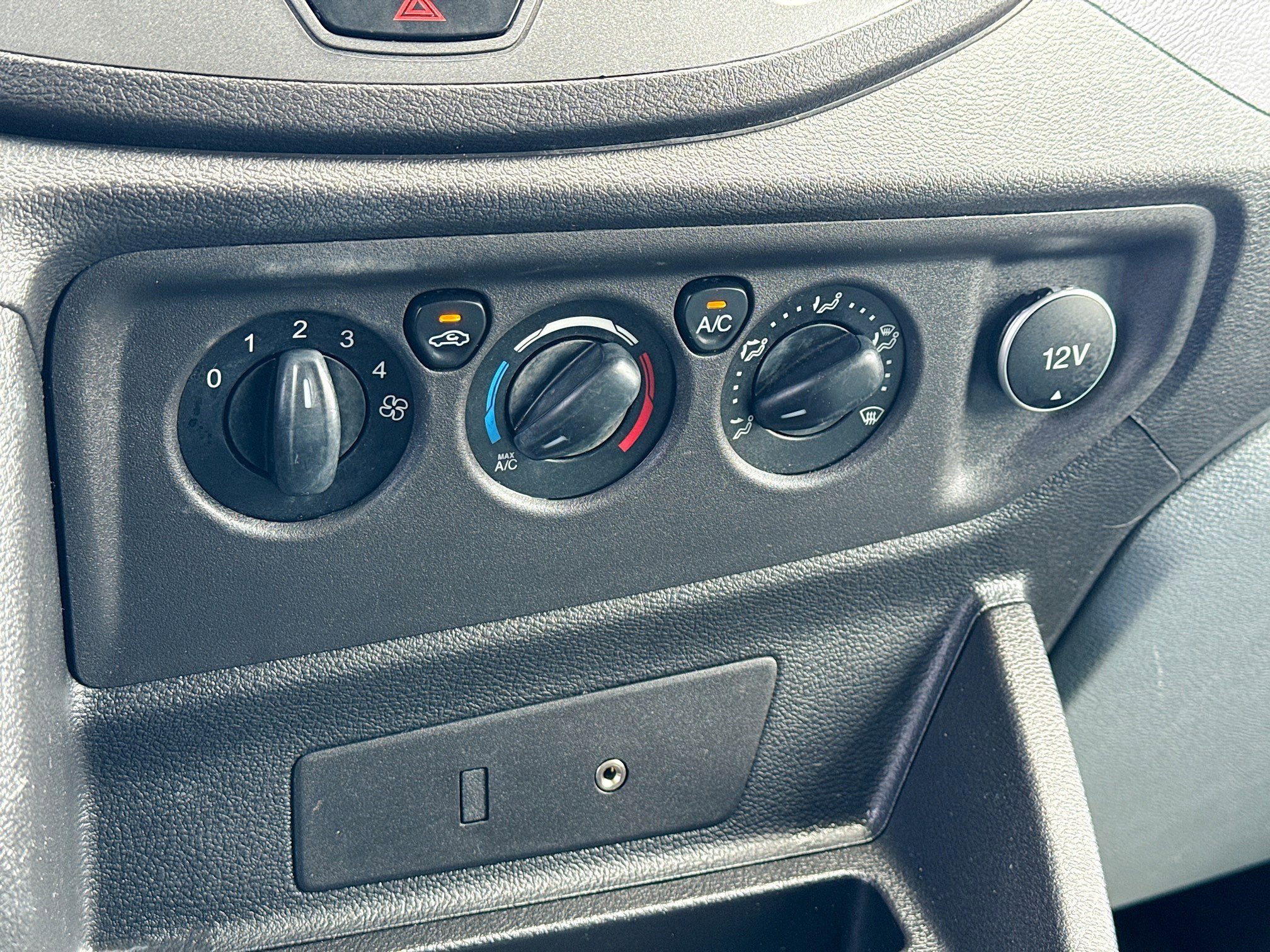 Used 2015 Ford Transit 350 XL image 10