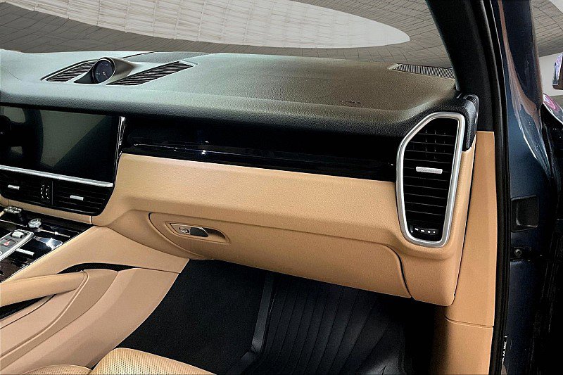 Used 2019 Porsche Cayenne AWD/4WD image 16