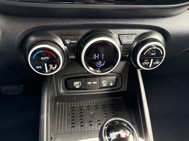 Certified 2025 Hyundai Venue Limited FWD image 31