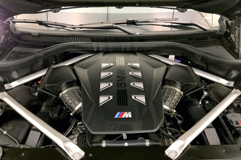 Certified 2025 BMW X7 M60i image 9