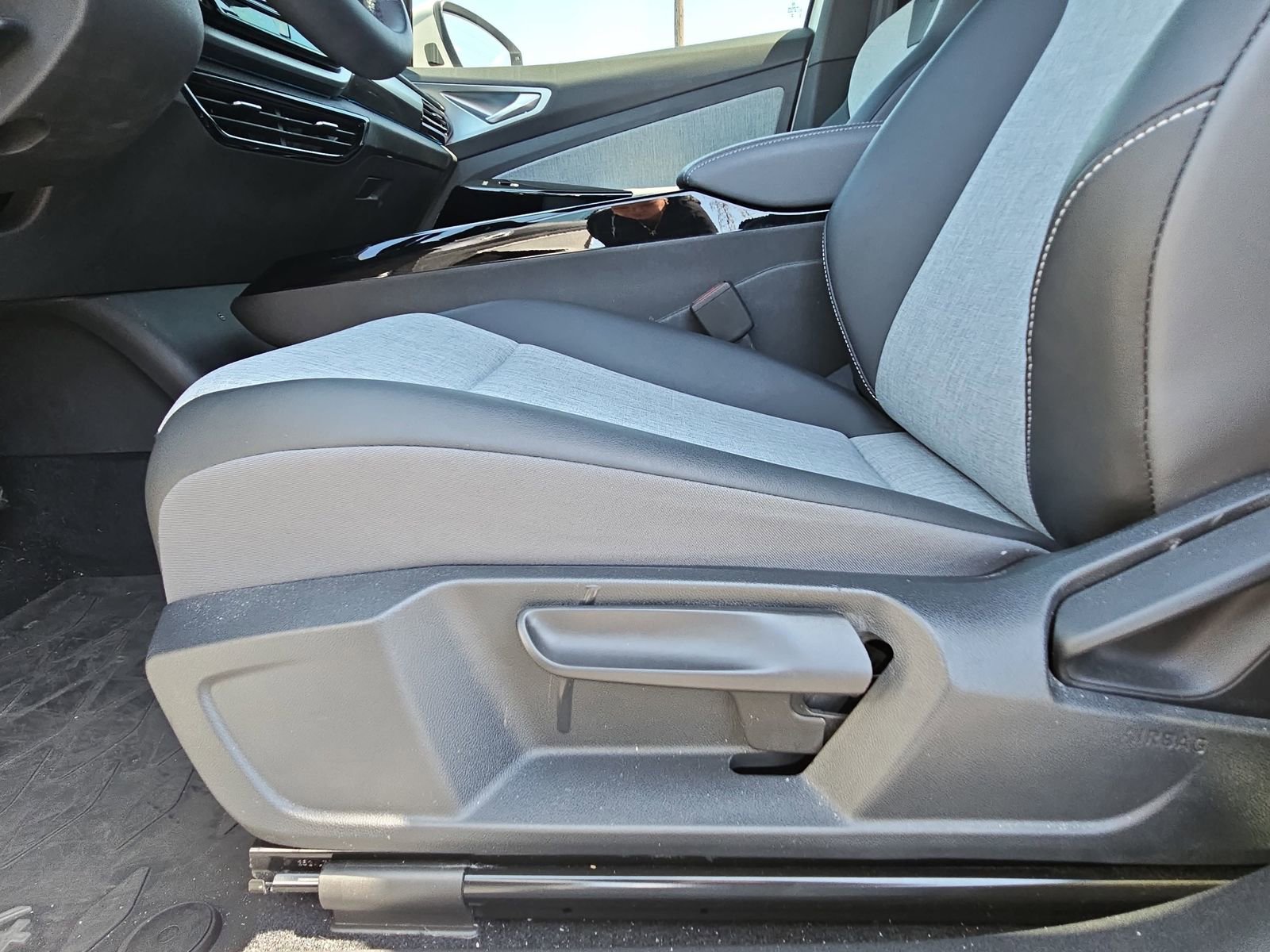 Used 2023 Volkswagen ID.4 Pro image 27