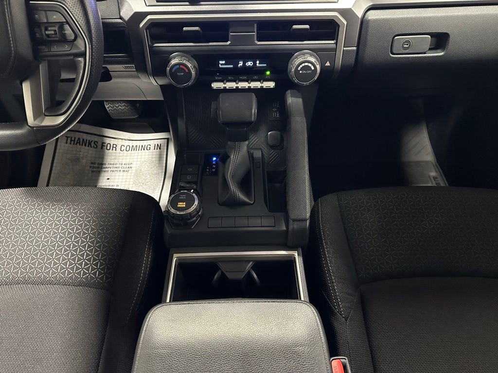 Used 2025 Toyota 4Runner SR5 AWD/4WD image 37