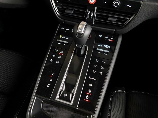 New 2025 Porsche Macan Turbo image 18