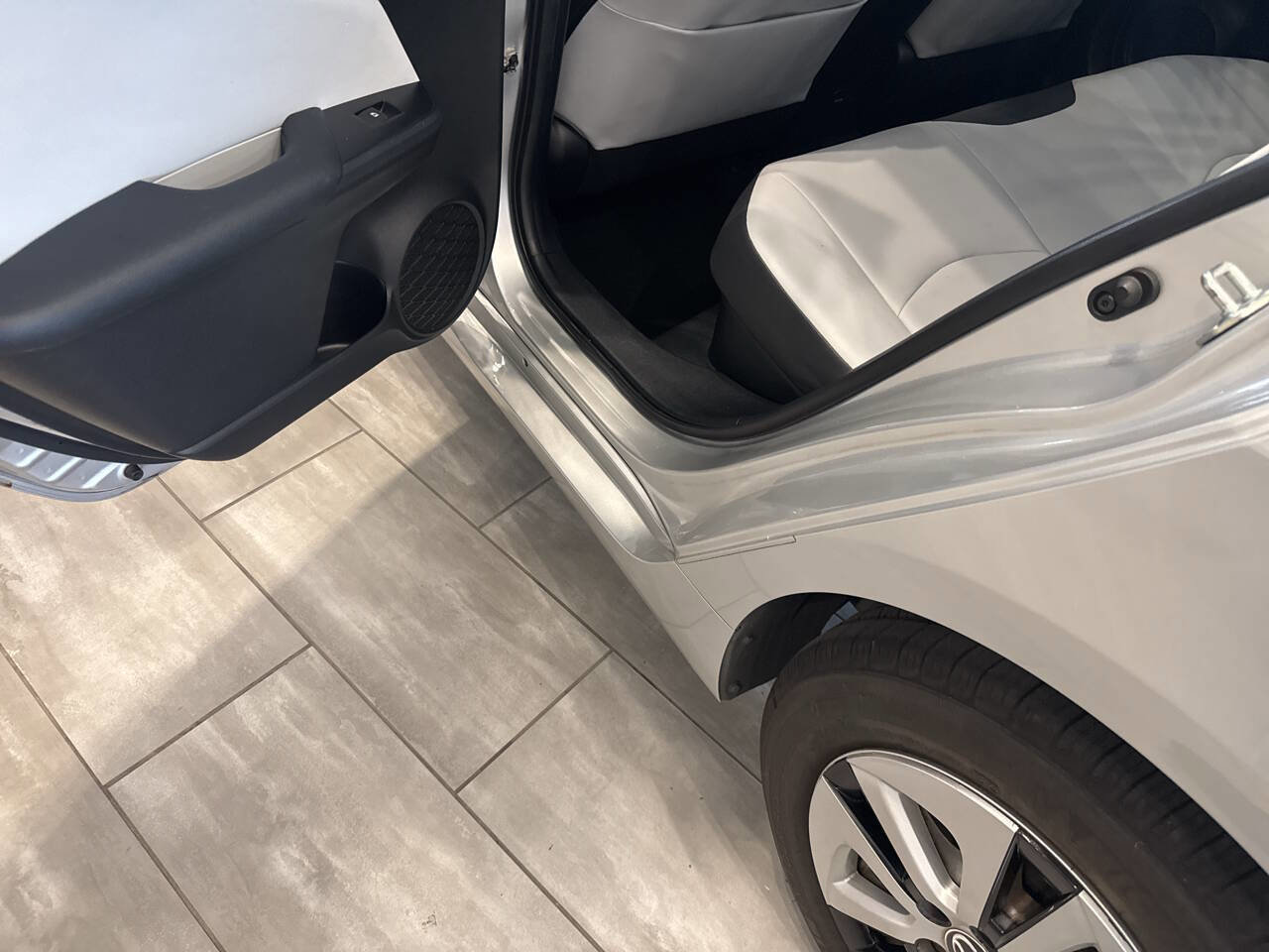 Used 2016 Toyota Prius Four w/ Advanced Technology Package FWD image 29