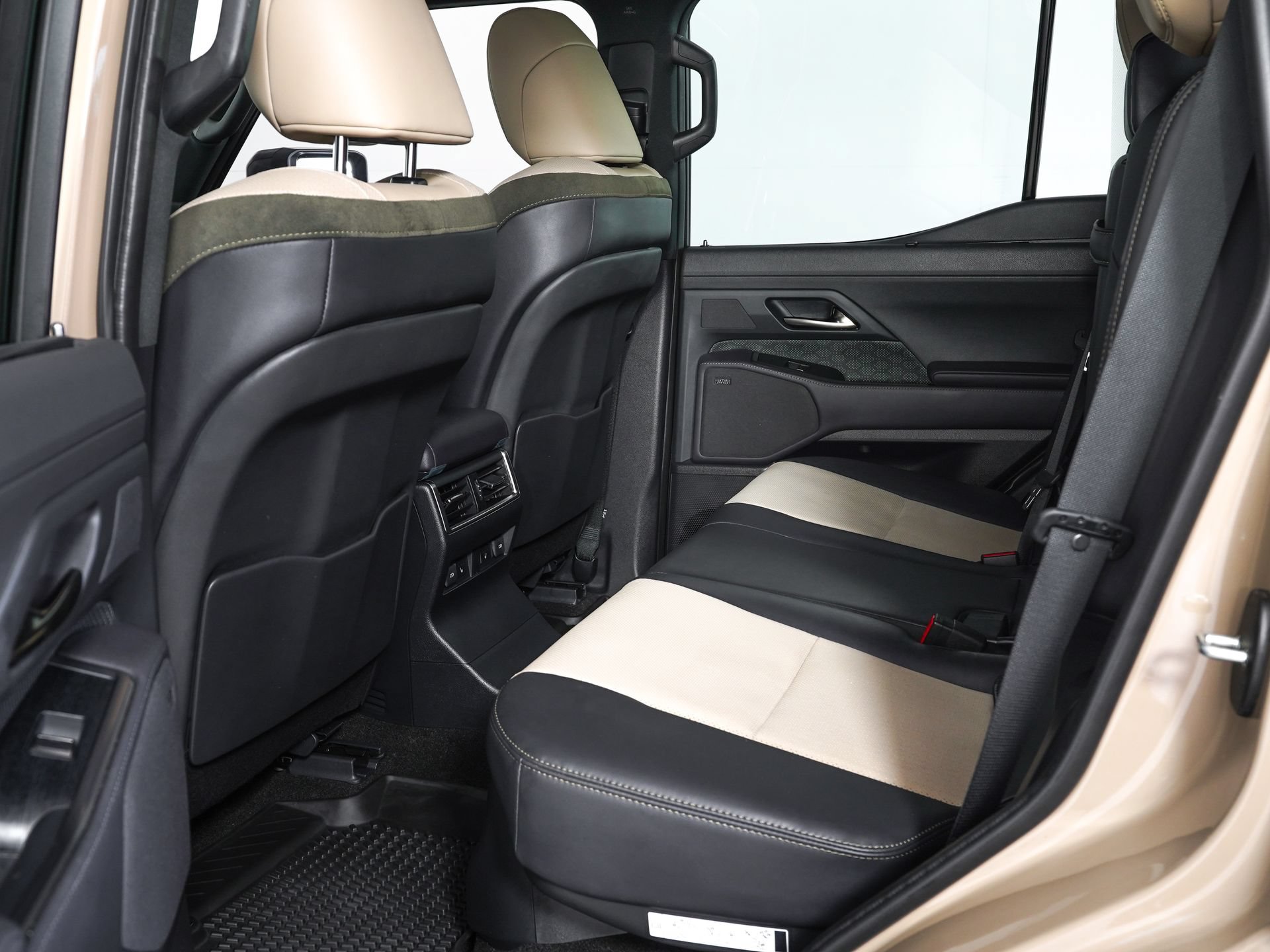 Used 2025 Lexus GX 550 AWD/4WD image 13