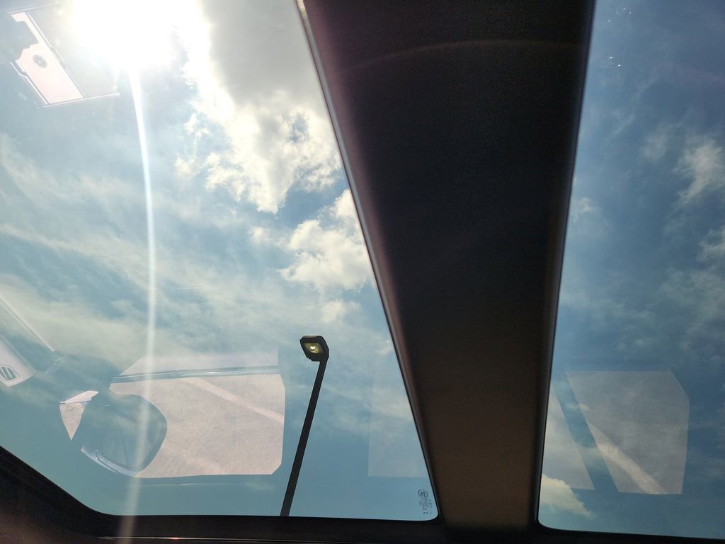 New 2025 Land Rover Range Rover SE image 27