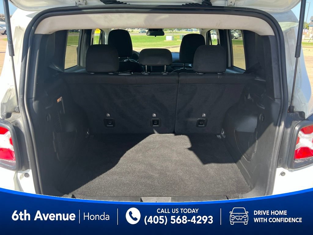 Used 2023 Jeep Renegade Latitude AWD/4WD image 13