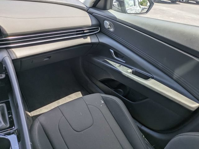 Used 2025 Hyundai Elantra SEL FWD image 16