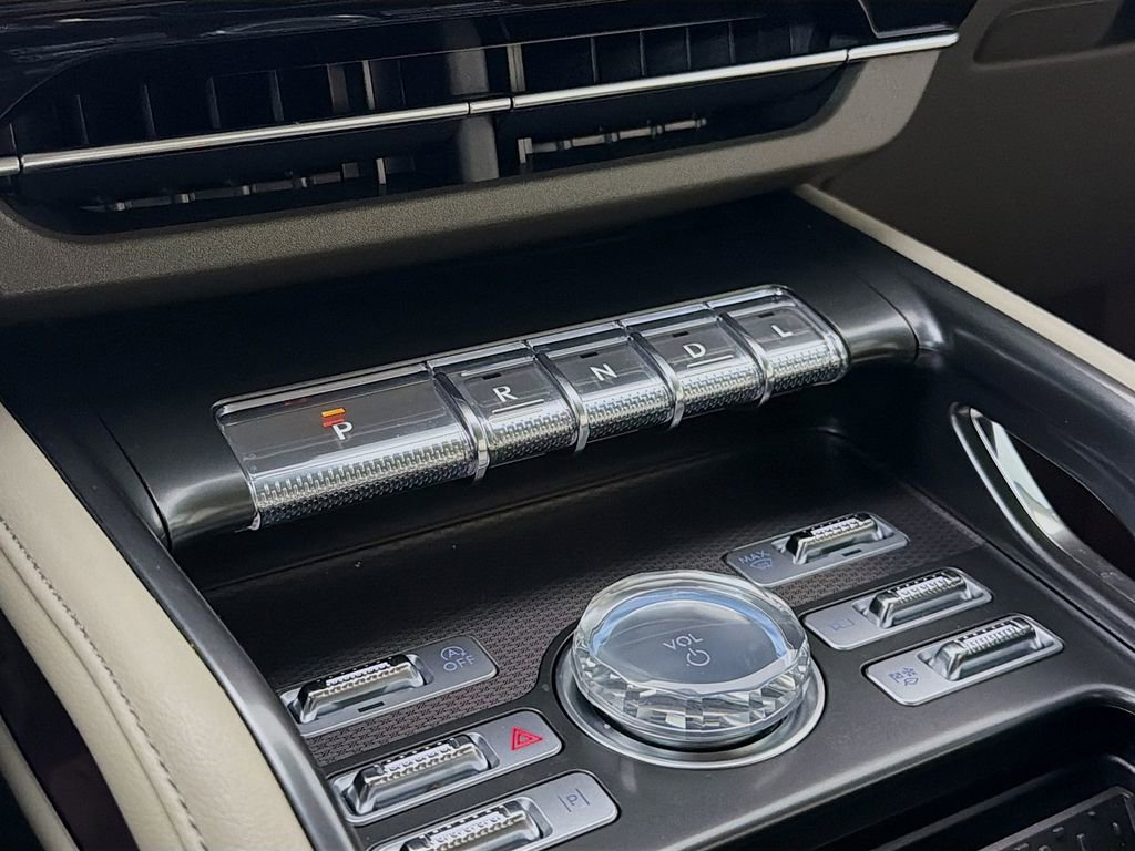 Used 2024 Lincoln Nautilus Premier image 20