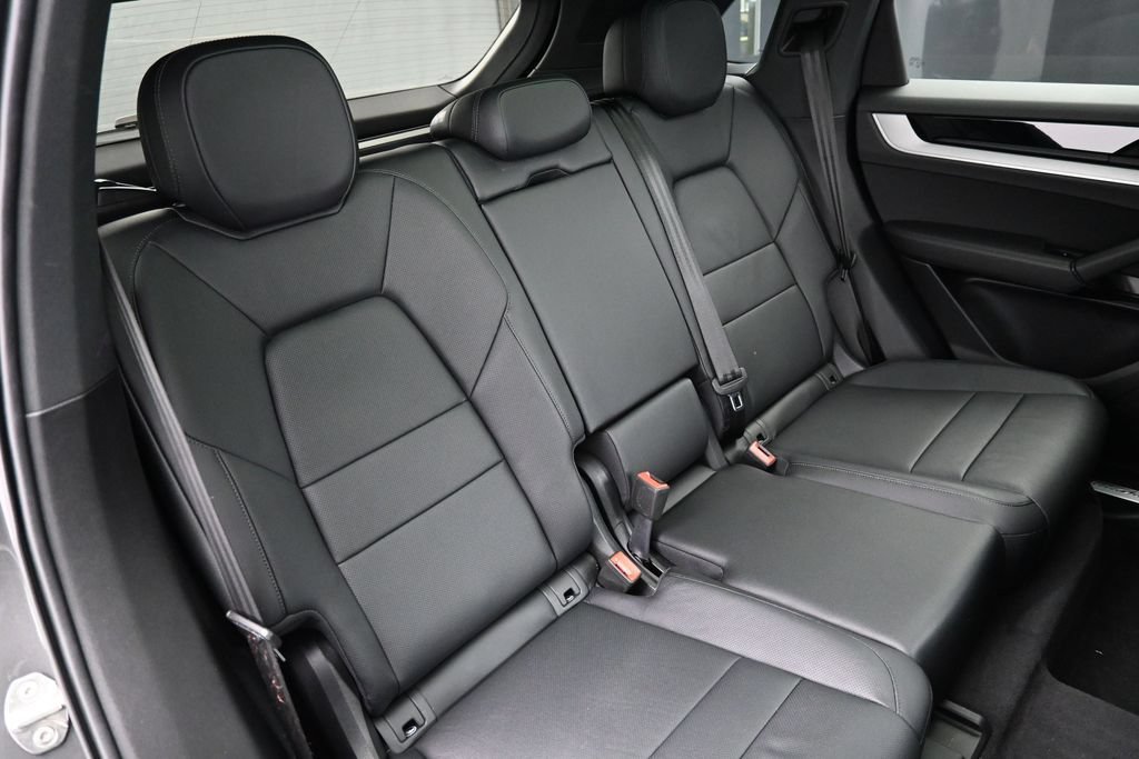 Certified 2025 Porsche Cayenne AWD/4WD image 24