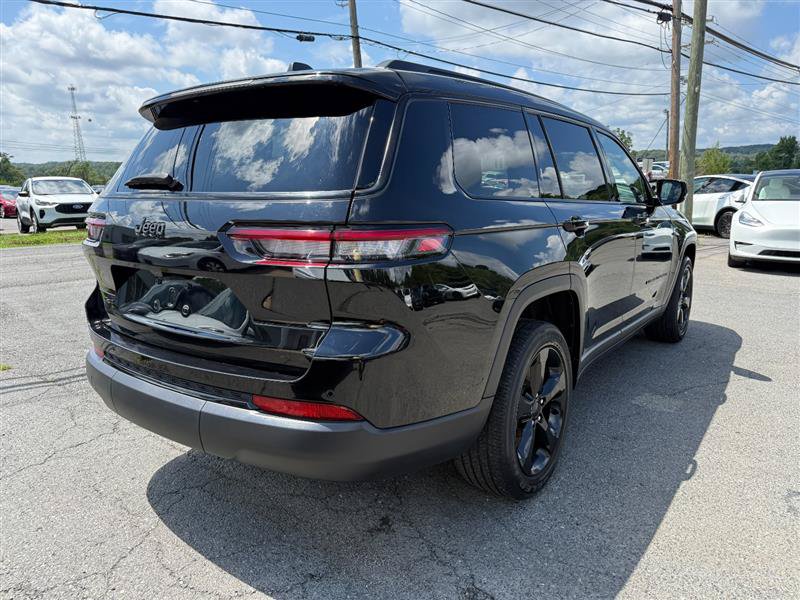 Used 2023 Jeep Grand Cherokee L Laredo AWD/4WD image 5