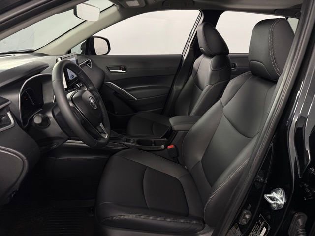 Used 2025 Toyota Corolla Cross XLE w/ Convenience Package image 14