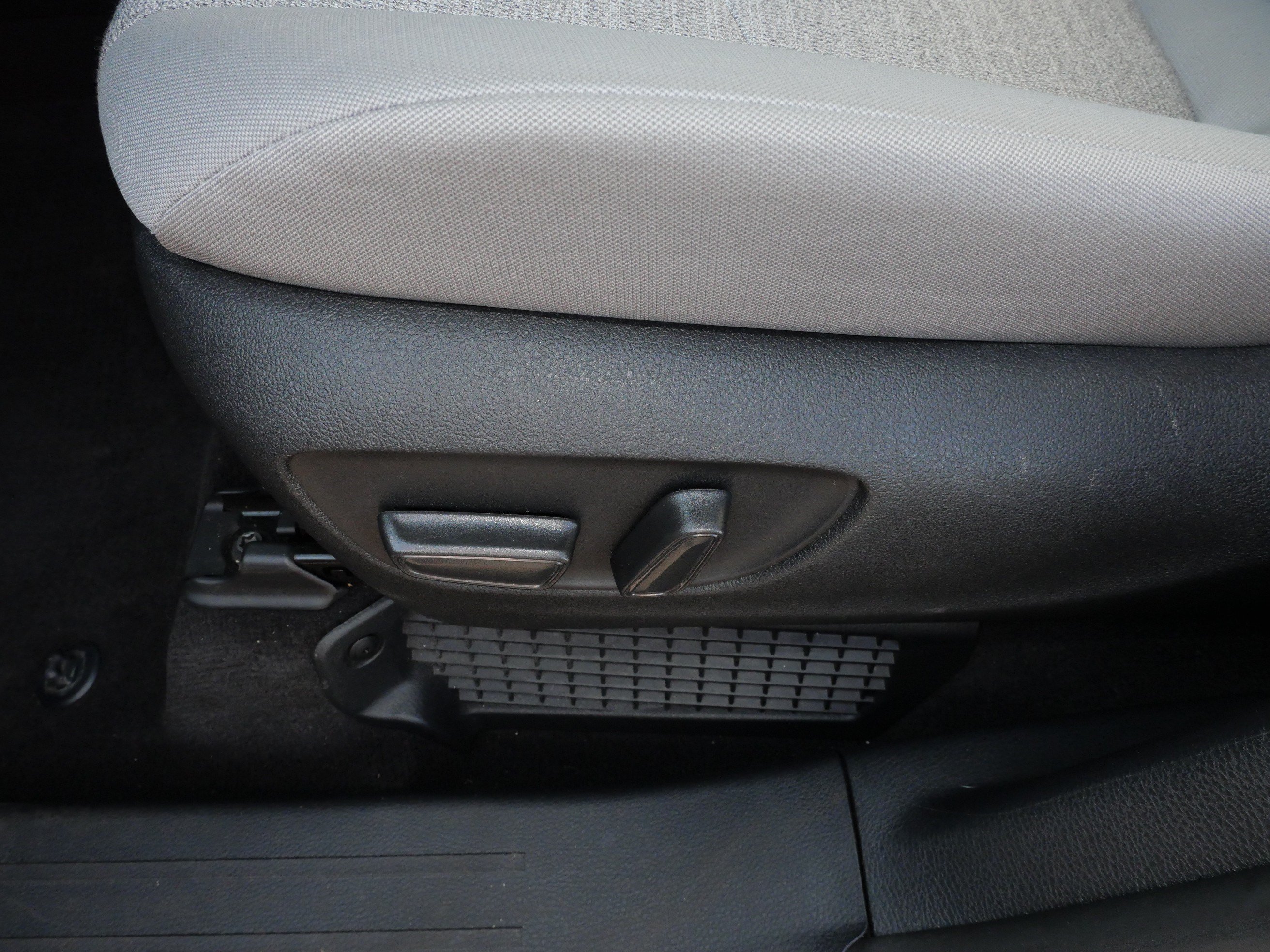 Used 2025 Toyota Sienna LE AWD/4WD image 20