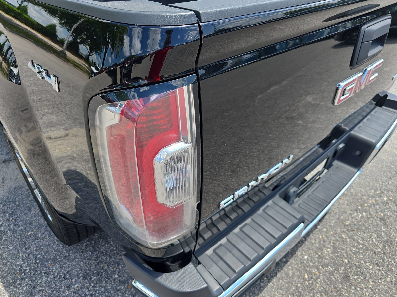 Used 2015 GMC Canyon SLT w/ Driver Alert Package AWD/4WD image 33