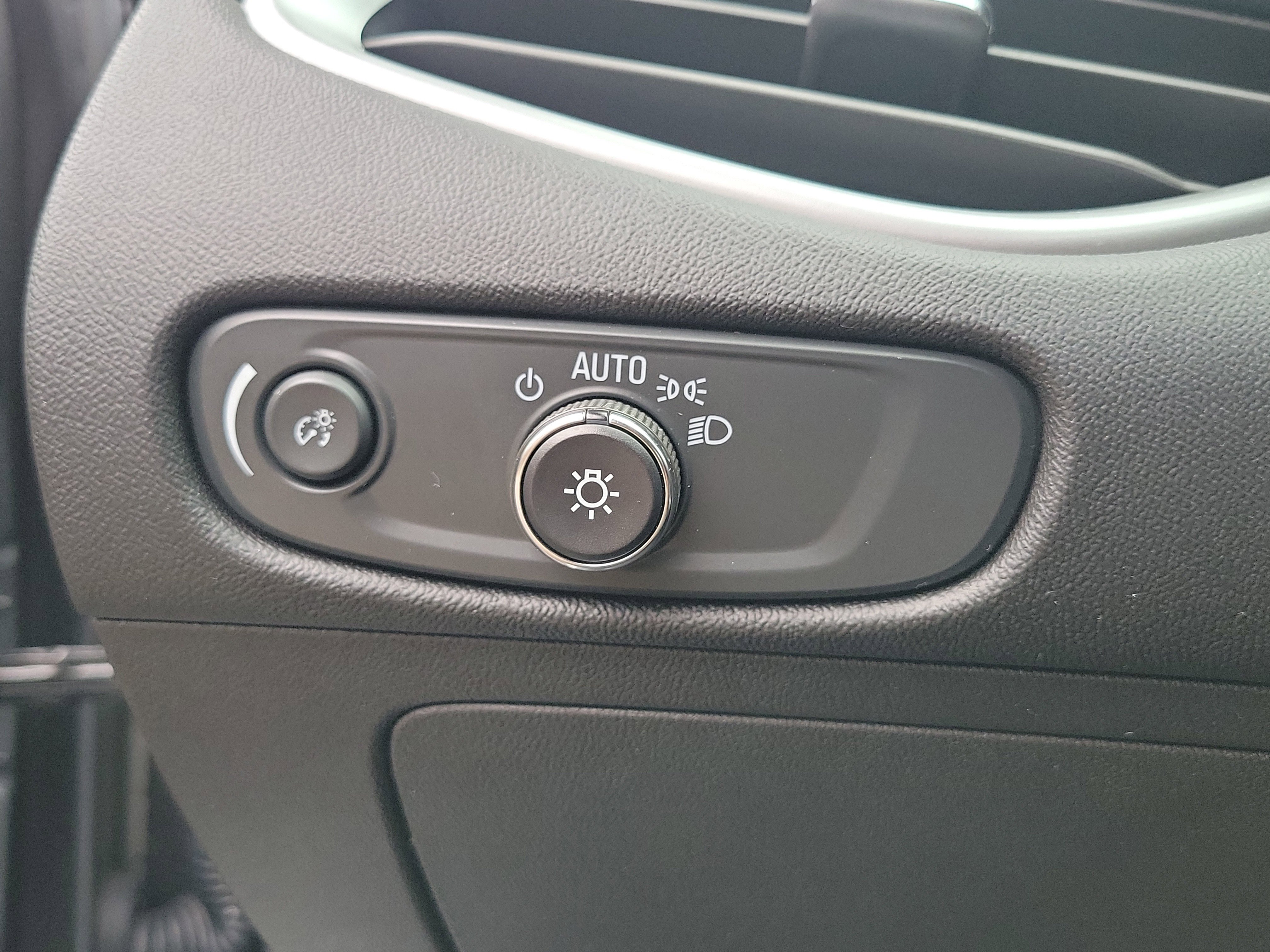 Used 2024 Chevrolet Malibu LT w/ Sport Edition image 17