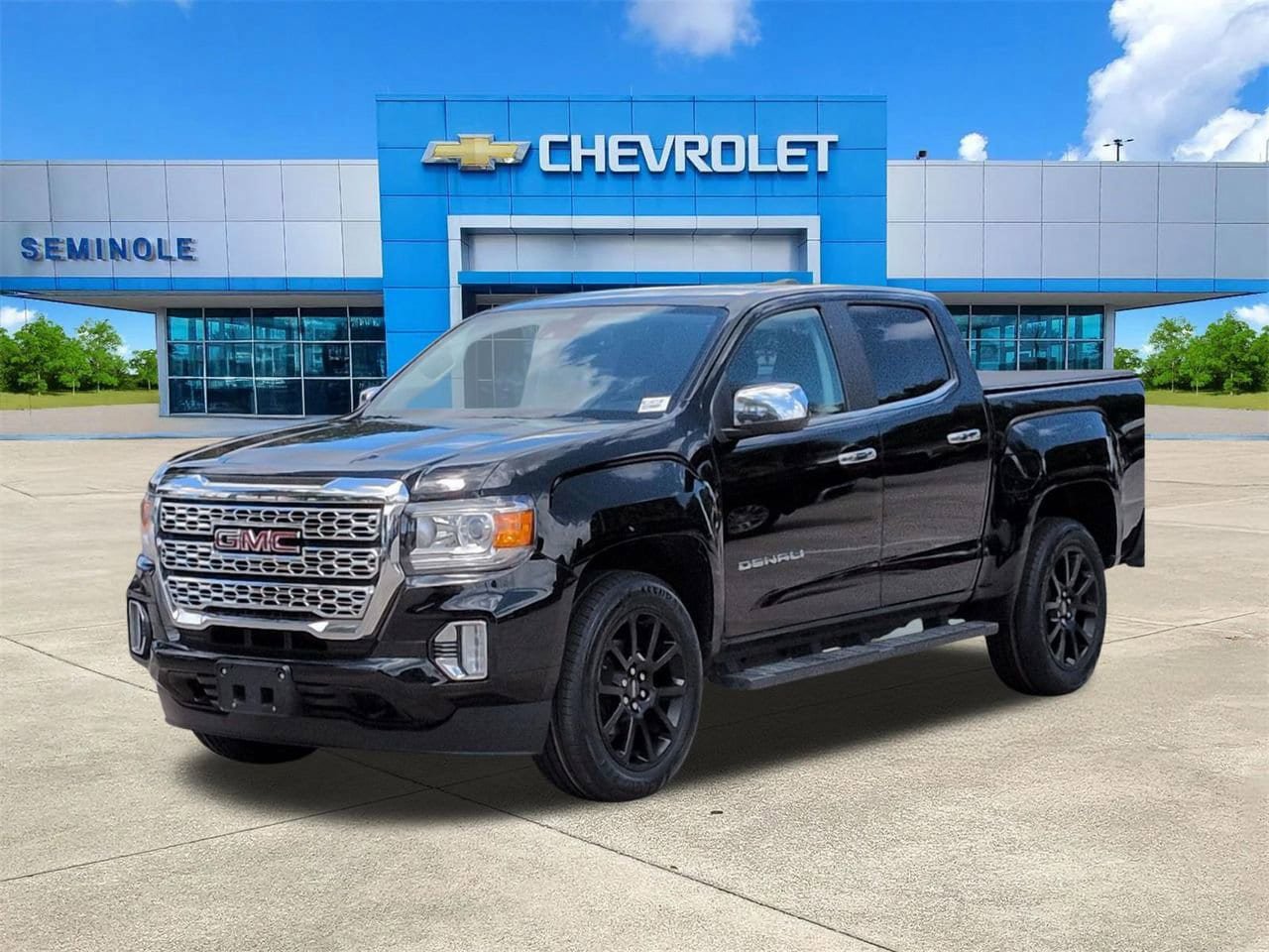 Used 2022 GMC Canyon Denali w/ Denali Black Edition Package AWD/4WD image 2