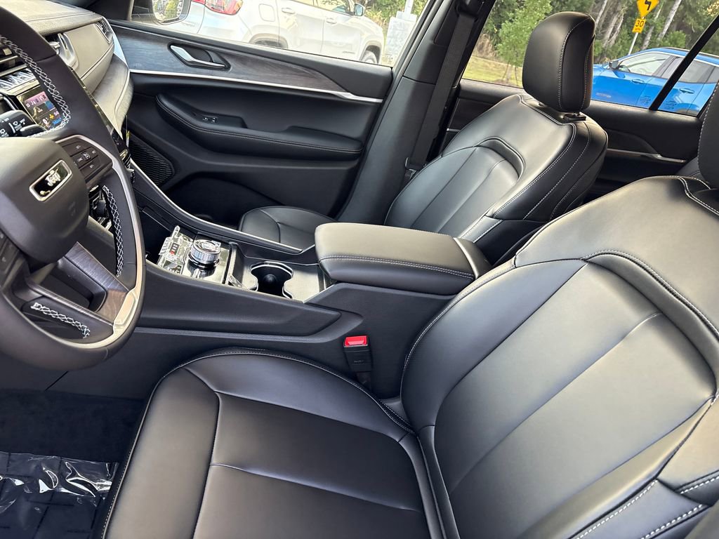 New 2025 Jeep Grand Cherokee L Limited w/ Black Appearance Package image 19