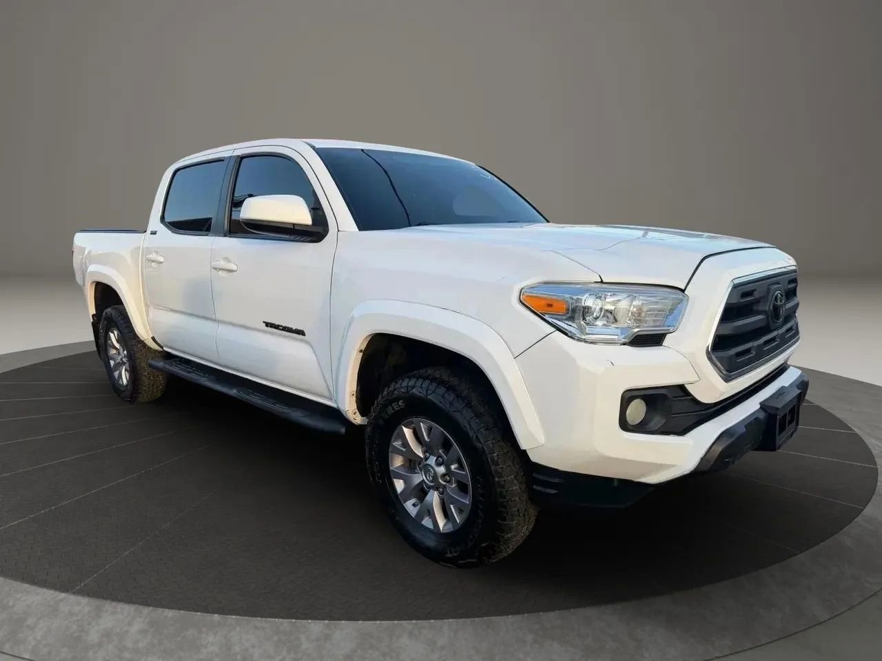 Used 2017 Toyota Tacoma SR5 w/ Tow Package image 3