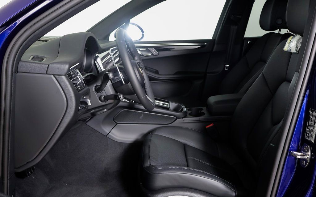 Used 2025 Porsche Macan image 5