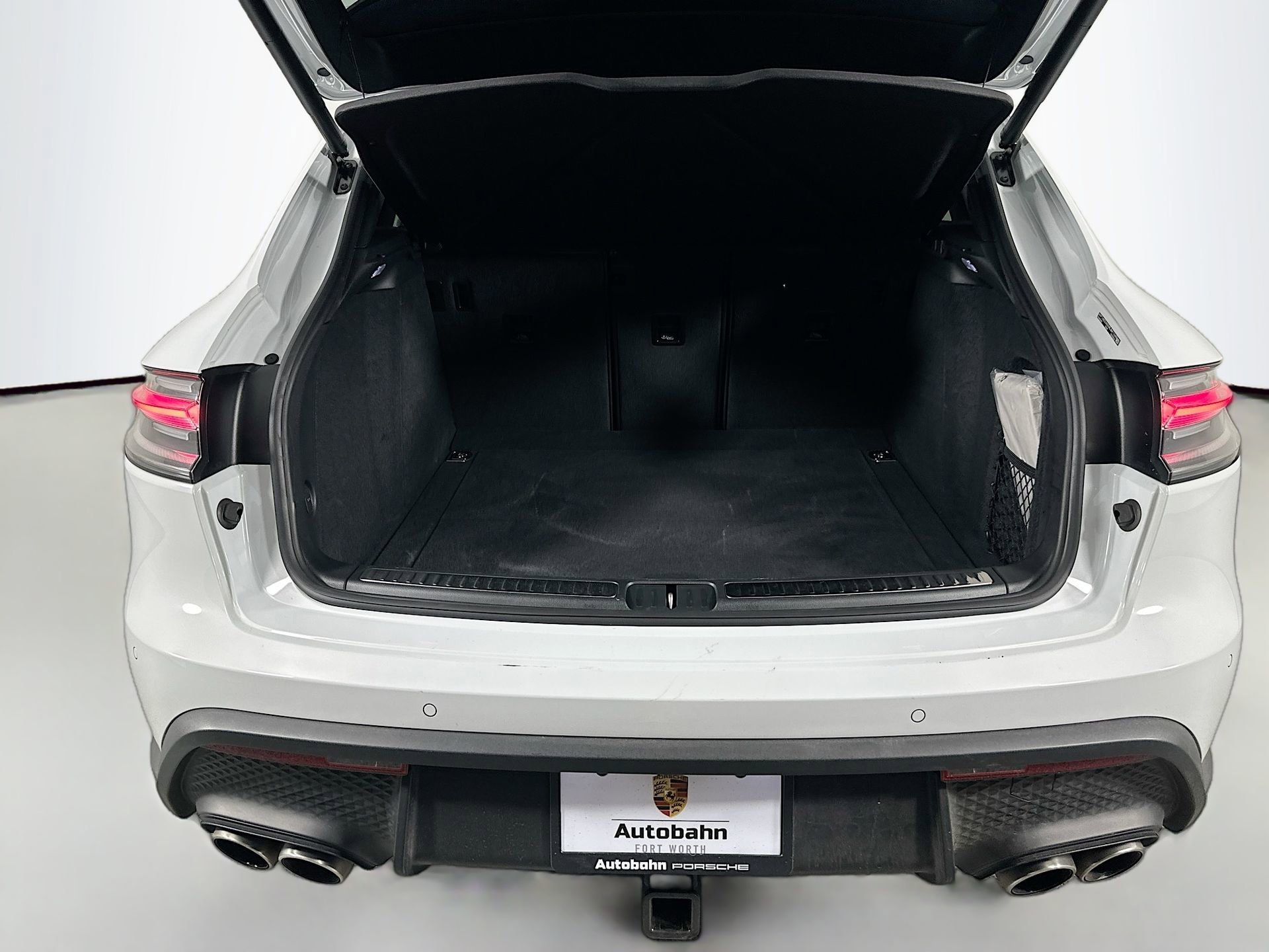 Certified 2024 Porsche Macan S image 38