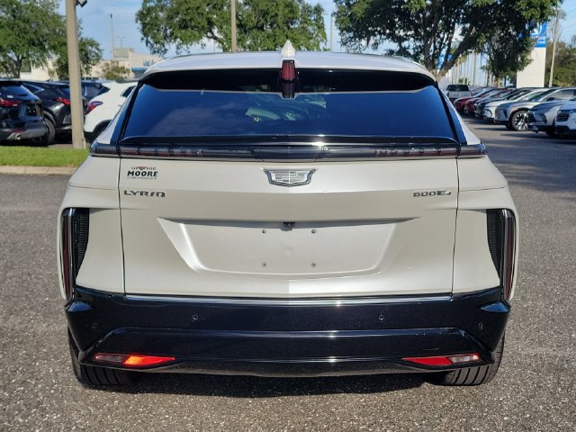 Used 2024 Cadillac Lyriq Luxury AWD/4WD image 11
