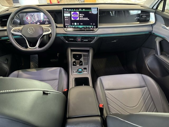 Used 2025 Volkswagen Tiguan SE image 19