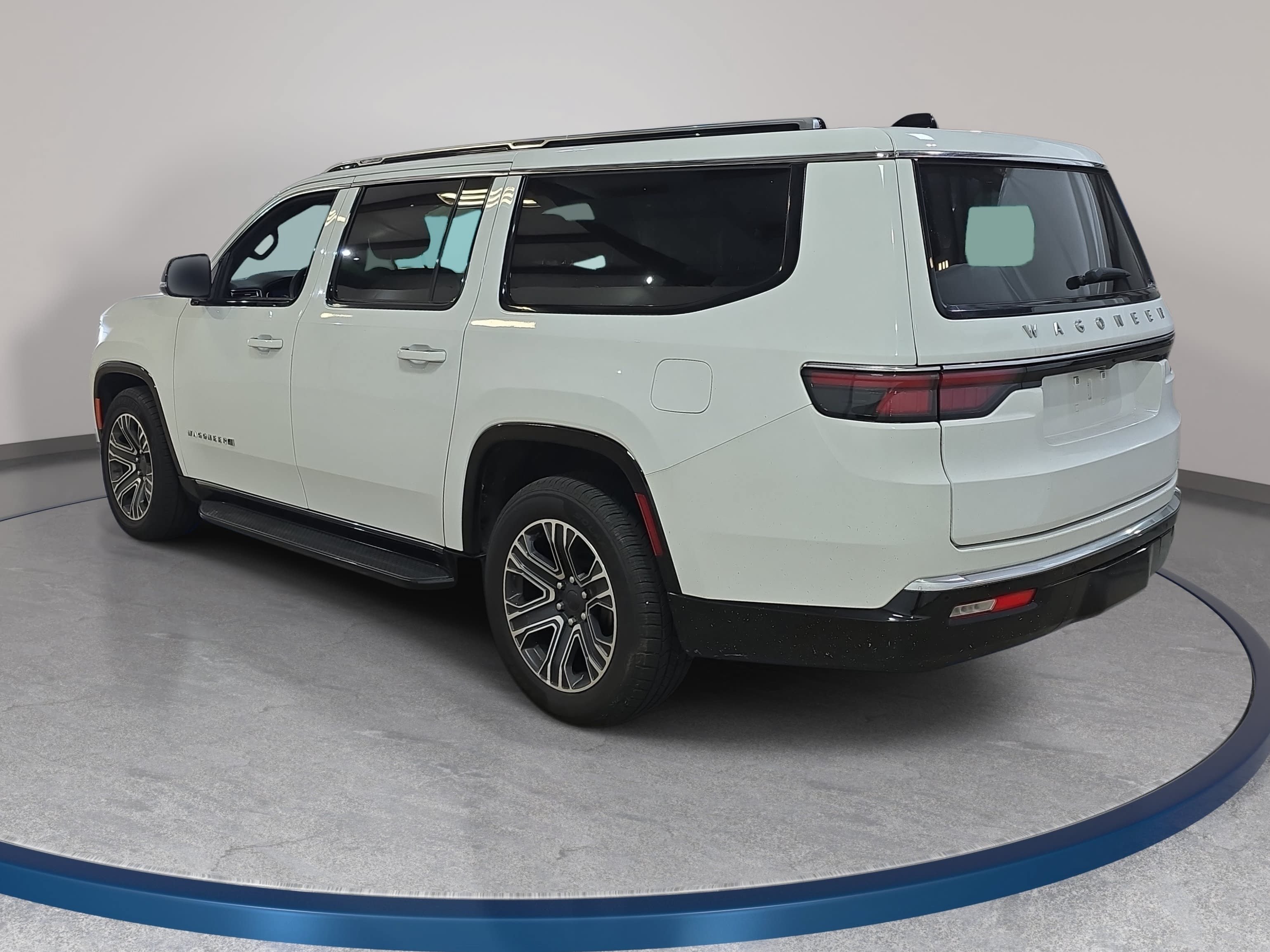 Used 2024 Jeep Wagoneer L Series II w/ Flexible Seating Group AWD/4WD image 8