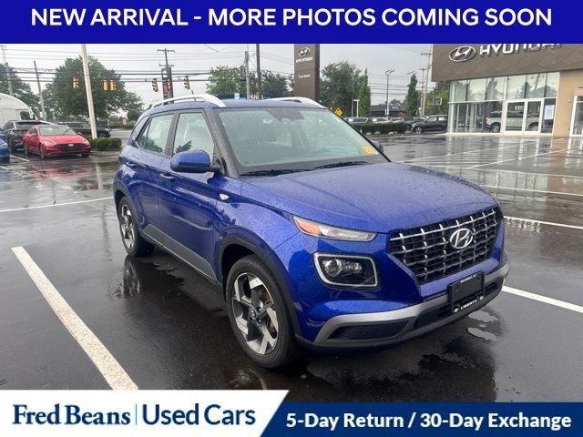 Used 2023 Hyundai Venue Limited w/ Cargo Package FWD image 1