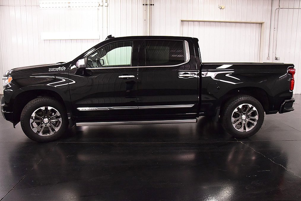 Used 2024 Chevrolet Silverado 1500 High Country w/ Z71 Off-Road Package image 4